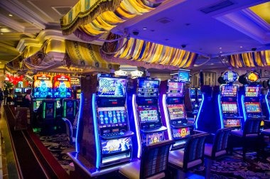 Free Bet Blackjack table layout showing dealer and player positions